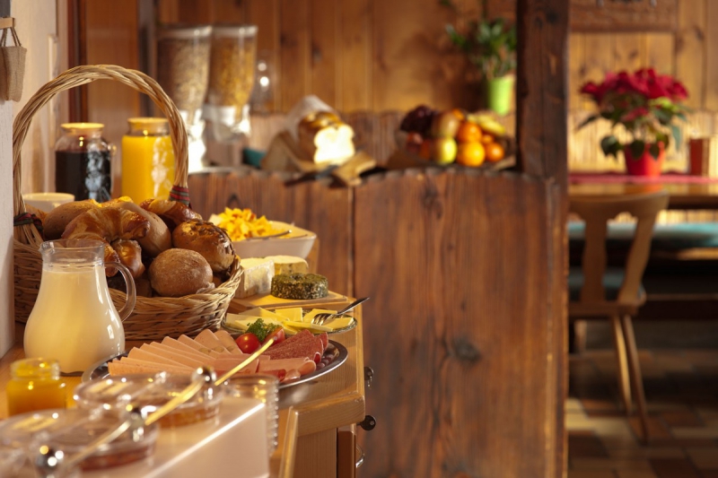 boulangerie-BESSE SUR ISSOLE-min_breakfast_buffet_food_restaurant_meal_hotel_plate_fresh-718745